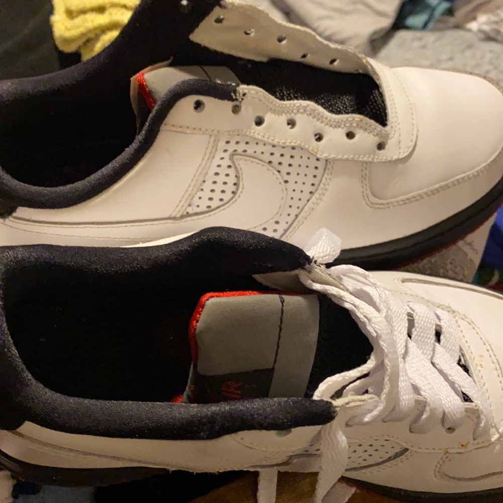Pretty white sneakers $20 for 24 hrs